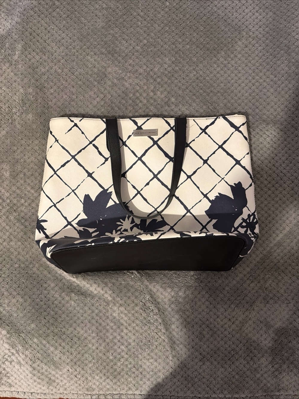 New York & Company Navy and White Floral Lattice Tote
